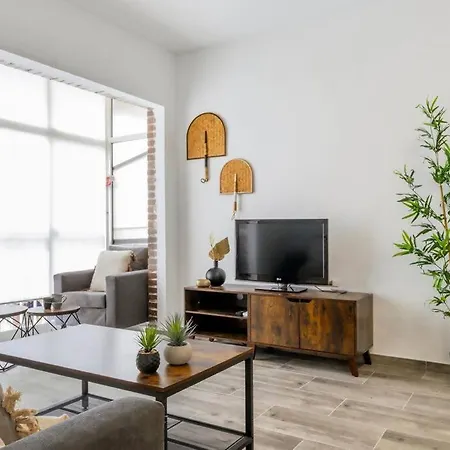 Pink La Marina - Winter By The アパート